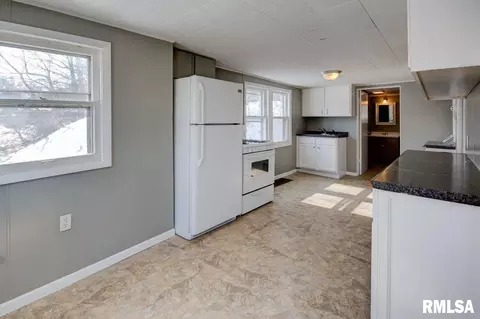 149 4th St, Silvis, IL 61282 photo 7