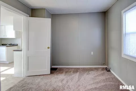 149 4th St, Silvis, IL 61282 photo 13