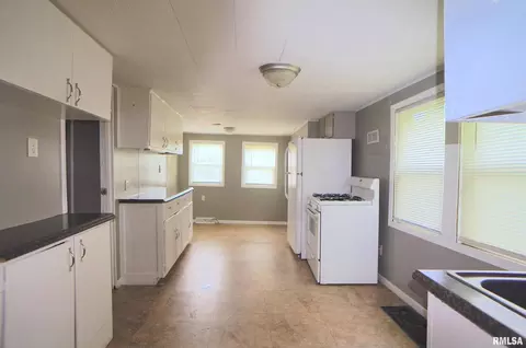 149 4th St, Silvis, IL 61282 photo 15