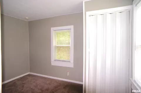 149 4th St, Silvis, IL 61282 photo 11