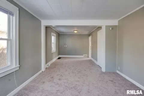 149 4th St, Silvis, IL 61282 photo 5