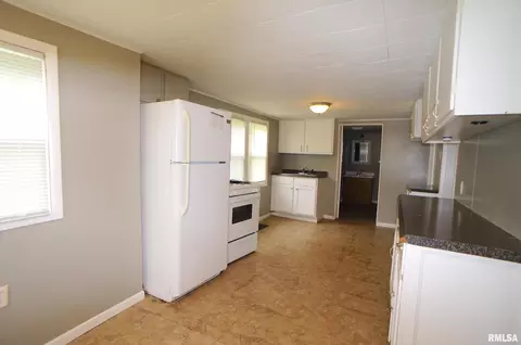 149 4th St, Silvis, IL 61282 photo 16