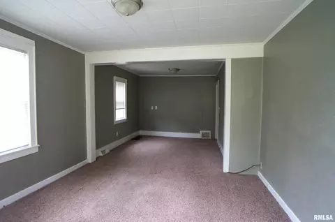149 4th St, Silvis, IL 61282 photo 4