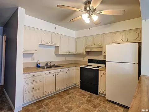 940 17th St #9, Moline, IL 61265 photo 4
