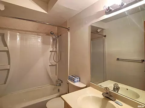 940 17th St #9, Moline, IL 61265 photo 7