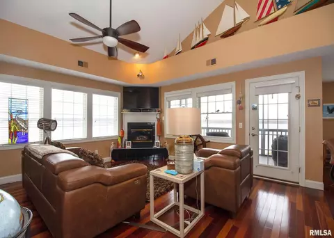 4036 River Dr #4D, Moline, IL 61265 photo 9