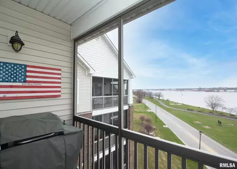 4036 River Dr #4D, Moline, IL 61265 photo 2