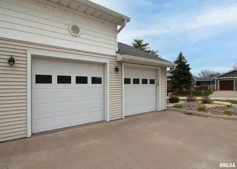 4036 River Dr #4D, Moline, IL 61265 photo 24