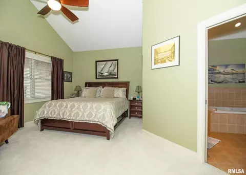 4036 River Dr #4D, Moline, IL 61265 photo 14