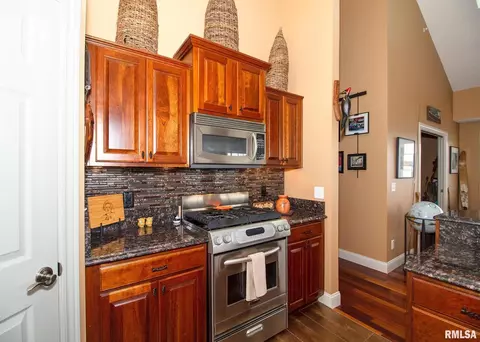 4036 River Dr #4D, Moline, IL 61265 photo 6