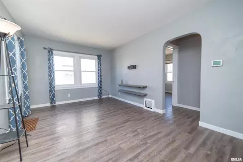 2344 28th St, Moline, IL 61265 photo 5