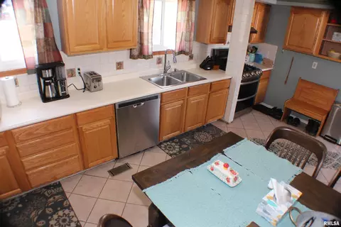 4512 51st St, Moline, IL 61265 photo 10