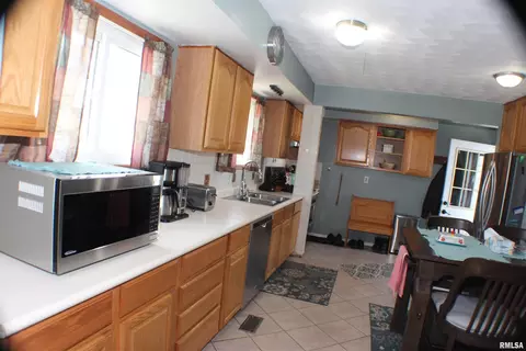 4512 51st St, Moline, IL 61265 photo 9