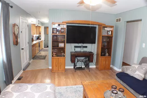 4512 51st St, Moline, IL 61265 photo 5