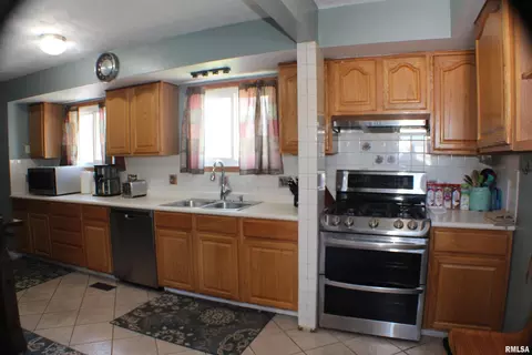 4512 51st St, Moline, IL 61265 photo 7