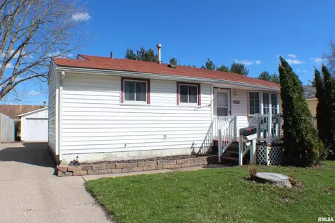 4512 51st St, Moline, IL 61265 photo 2