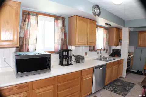 4512 51st St, Moline, IL 61265 photo 8