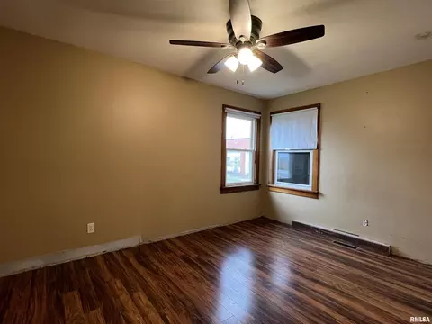305 Main St, Osco, IL 61274 photo 17