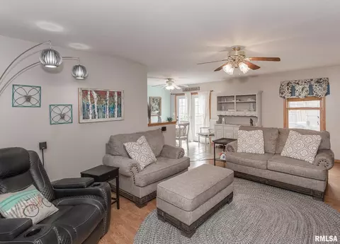4208 13th Ave, Moline, IL 61265 photo 6