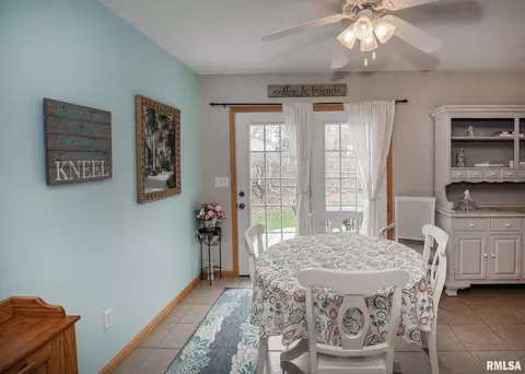 4208 13th Ave, Moline, IL 61265 photo 8