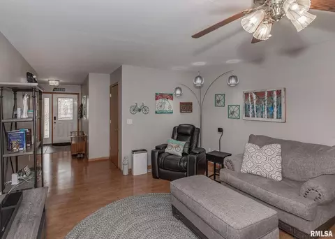 4208 13th Ave, Moline, IL 61265 photo 4