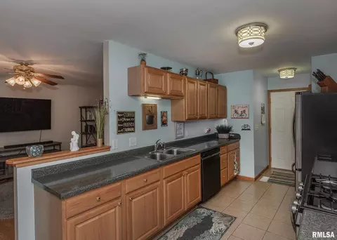 4208 13th Ave, Moline, IL 61265 photo 9