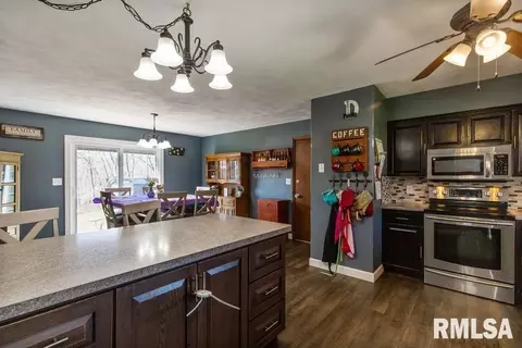 3015 36th St, Moline, IL 61265 photo 7