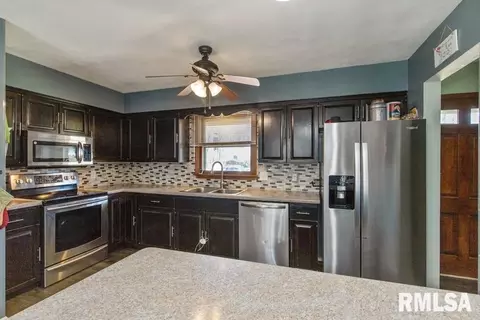 3015 36th St, Moline, IL 61265 photo 6