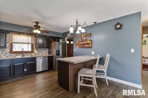 3015 36th St, Moline, IL 61265 photo 8