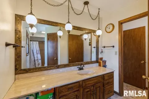 3015 36th St, Moline, IL 61265 photo 11