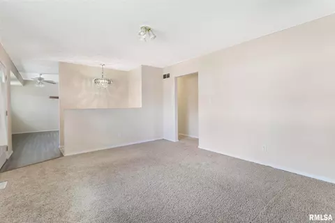 4608 50th St, Moline, IL 61265 photo 5