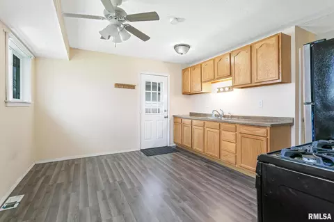 4608 50th St, Moline, IL 61265 photo 8