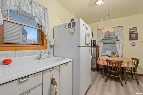 1816 33rd St, Moline, IL 61265 photo 8