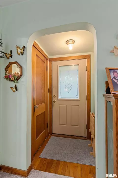 1816 33rd St, Moline, IL 61265 photo 2