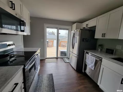 902 13th St, Fulton, IL 61252 photo 9