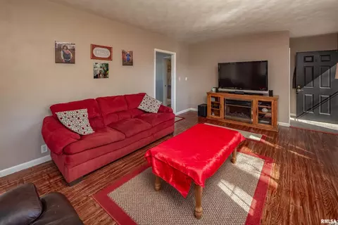 630 17th St, Silvis, IL 61282 photo 8