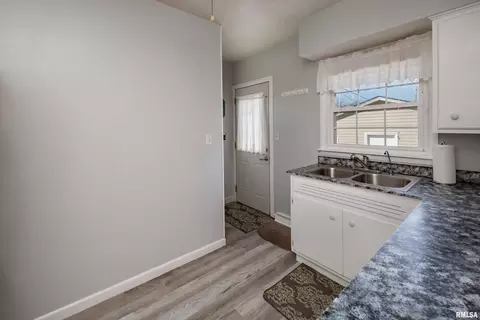 630 17th St, Silvis, IL 61282 photo 11