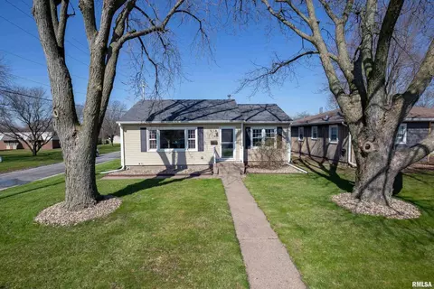 630 17th St, Silvis, IL 61282 photo 2
