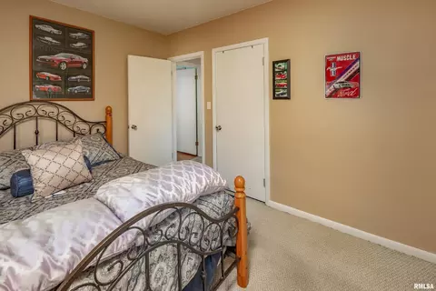 630 17th St, Silvis, IL 61282 photo 16