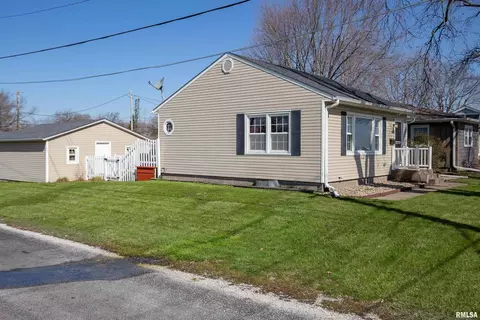 630 17th St, Silvis, IL 61282 photo 4