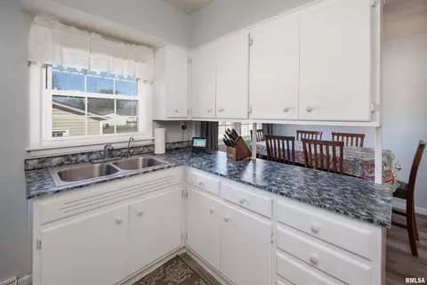 630 17th St, Silvis, IL 61282 photo 9