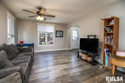 1128 25th St, Moline, IL 61265 photo 9