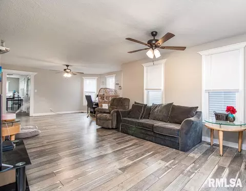 1128 25th St, Moline, IL 61265 photo 8
