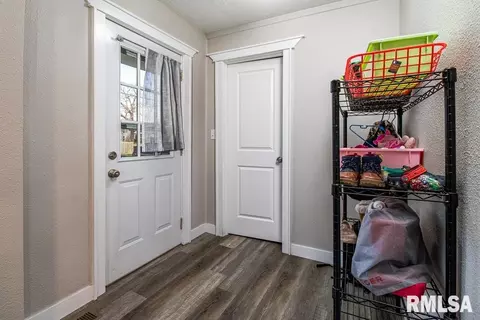 1128 25th St, Moline, IL 61265 photo 10
