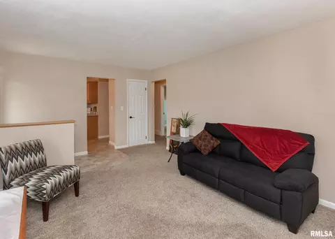 813 13th St, Silvis, IL 61282 photo 7