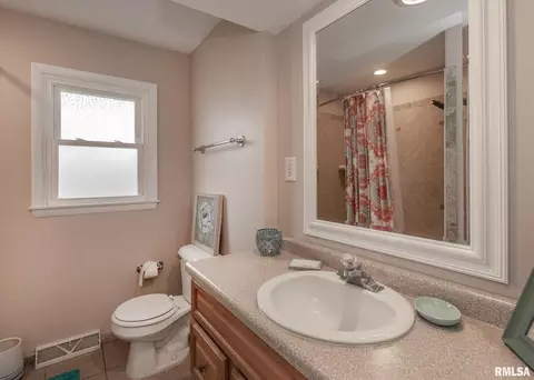 813 13th St, Silvis, IL 61282 photo 15