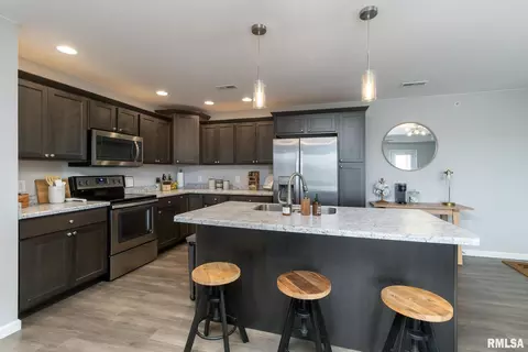 300 E Franklin St #204, Eldridge, IA 52748 photo 7