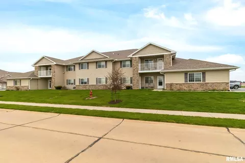 300 E Franklin St #204, Eldridge, IA 52748 photo 2