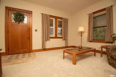 2383 30th St, Moline, IL 61265 photo 7