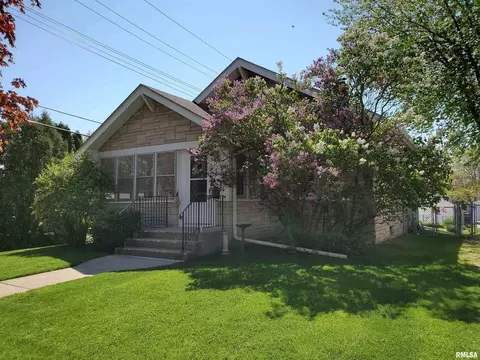 2383 30th St, Moline, IL 61265 photo 2